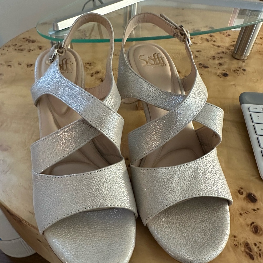 Sofft Women's Metallic Sandals